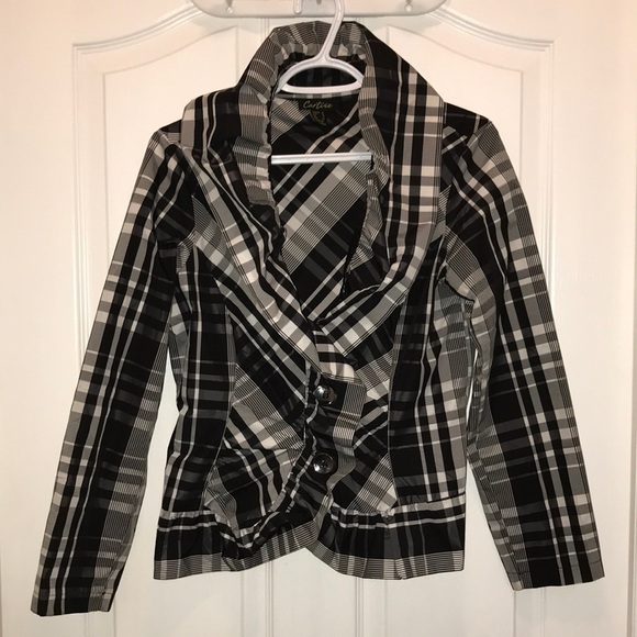 🧵 Black & Beige Ruffle Blazer - Picture 1 of 4